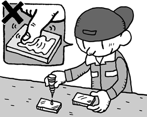手で塗らないでください